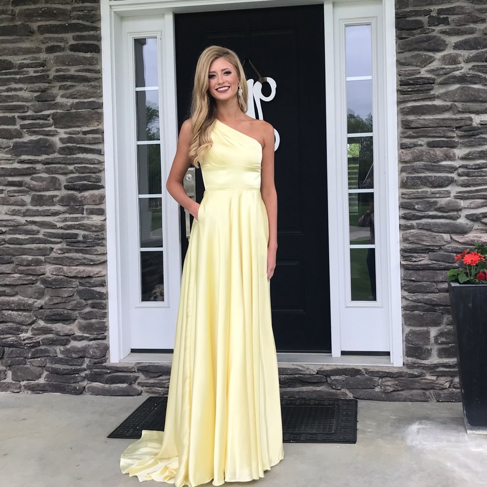Yellow Sherri Hill prom dress 00